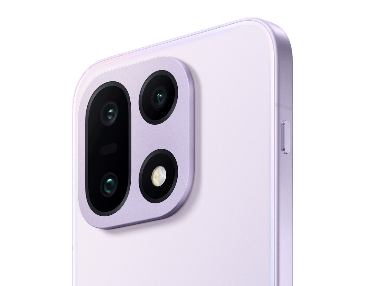 OnePlus 15:ssä on kolme 50 megapikselin takakameraa.