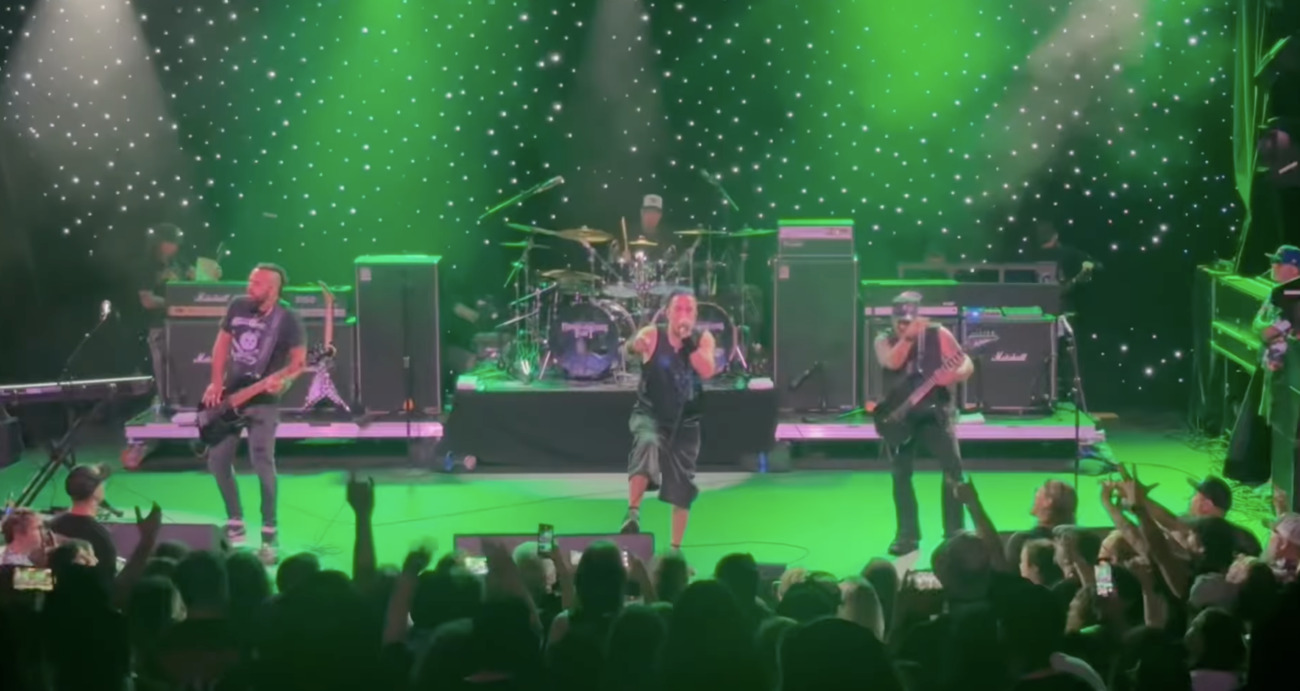 Metallimusiikin tähdistökentällinen nosti hattua Ozzy Osbournelle - runsaasti videoita katsottavissa