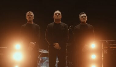 Nyt on sillä tavalla, että itse Perkele saapuu Ruotsista Suomeen esiintymään