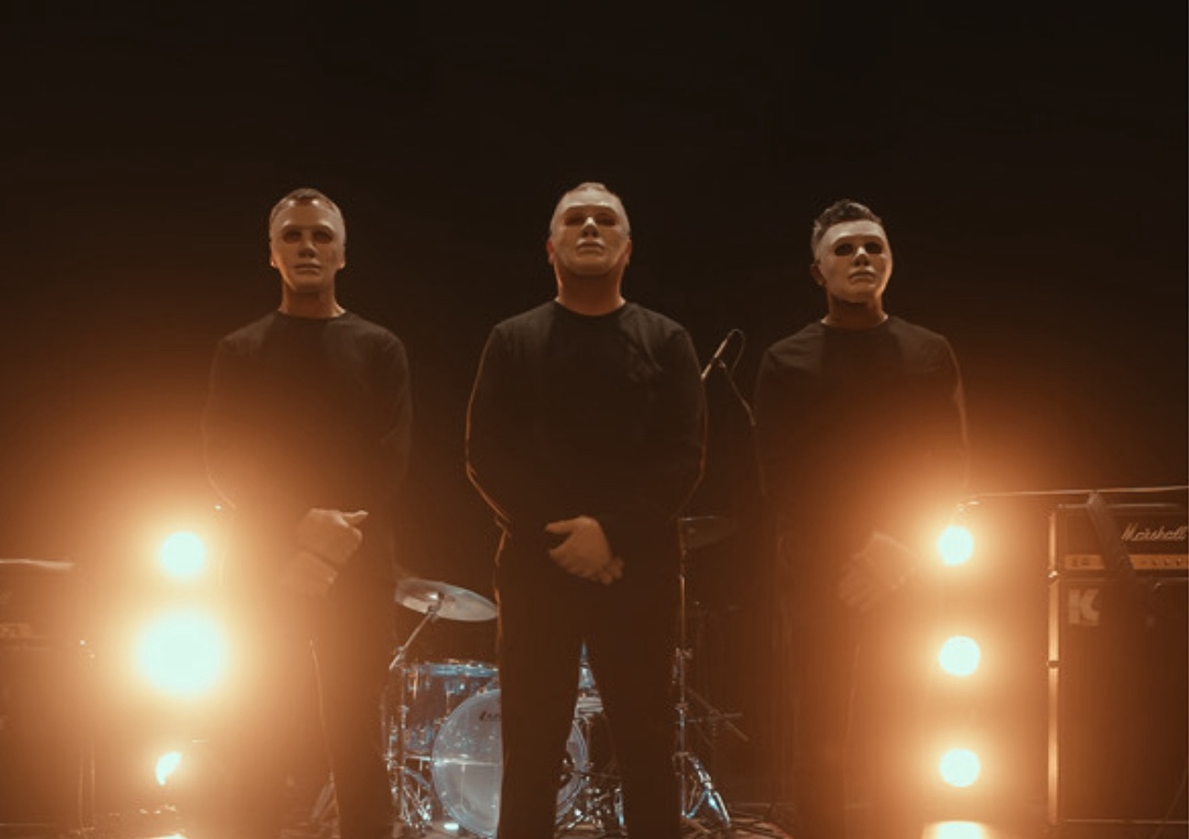 Nyt on sillä tavalla, että itse Perkele saapuu Ruotsista Suomeen esiintymään