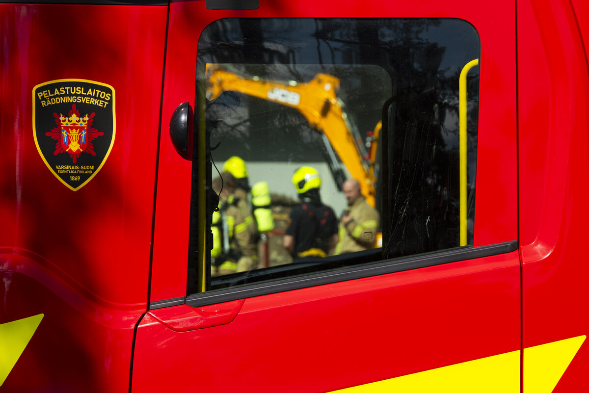 Peura jäi kiinni sarvistaan riista-aitaan Naantalissa ja kuoli