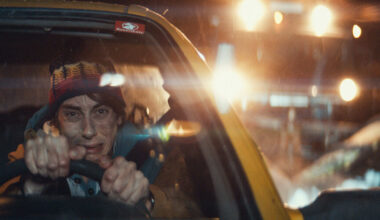 Brittinäyttelijä Alexander Arnold esittää mielipuolisen lumiaurakuskin jahtaamaa ruokalähettiä Minnesotaan sijoittuvassa mutta Lapissa kuvatussa suomalaisohjaajan indie-elokuvassa.