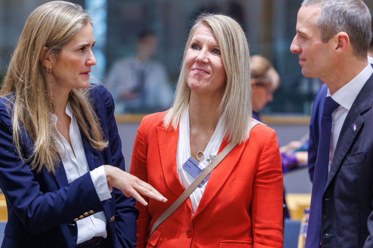 EU:n ympäristöministerit kokoontuivat Brysseliin keskustelemaan Euroopan ilmastolain muutoksesta sekä EU:n metsäkadon vastaisen asetuksen kiireellisestä lykkäämistarpeesta ja olennaisesta yksinkertaistamisesta. Kuvassa Espanjan ympäristöministeri Sara Aagesen Muñoz, Suomen ympäristö- ja ilmastoministeri Sari Multala sekä Luxemburgin ympäristö-, ilmasto- ja biodiversiteettiministeri Serge Wilmes.