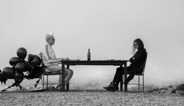 Herra Ylpön Kronos Kairos on surrealistinen kuvaus erosta.