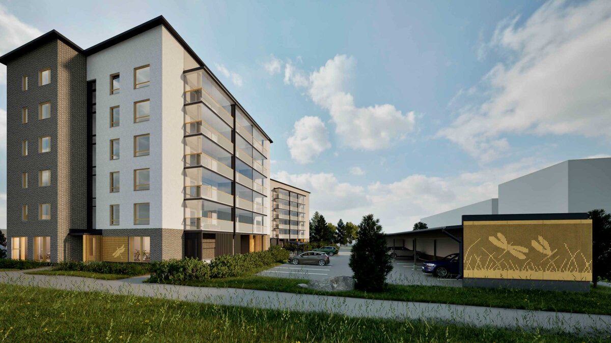 Kaarinan Sudenkorennon julkisivua koristavat näyttävät sudenkorentoa kuvaavat julkisivupaneelit.