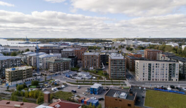 Tekoälyn avulla voidaan esimerkiksi analysoida eri asuinalueita ja esimerkiksi niiden palveluja ja monimuotoisuutta. Kuvassa Herttuankulman uutta asuinaluetta Turussa.