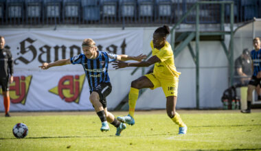 Prosper Ahiabu väänsi VPS:n paidassa Interin Aleksi Paanasta vastaan kaudella 2022.