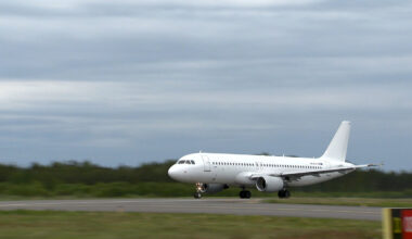 Airbus A320 Turun lentokentällä osana Turku Airshow -tapahtumaa vuonna 2015.