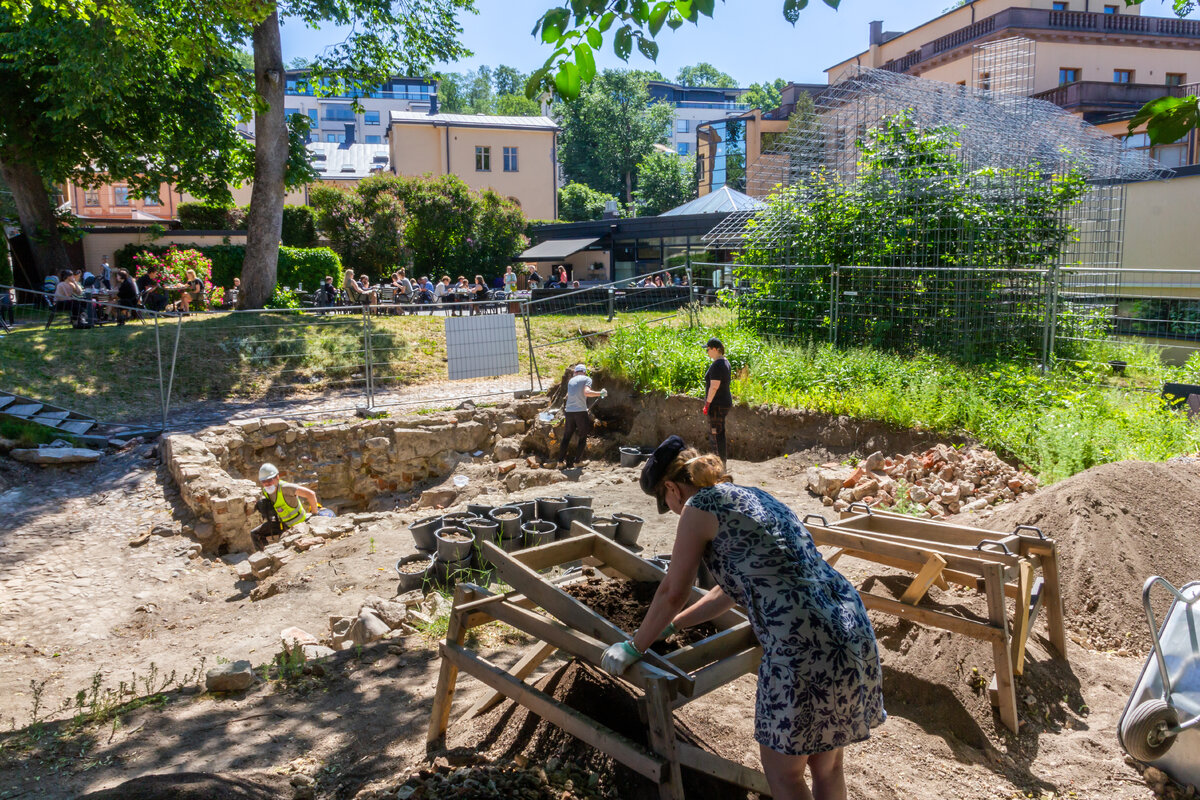 Runsaat ja paikoin erittäin hyvin säilyneet kulttuurikerrokset, vuosikymmeniä jatkunut kaupunkiarkeologinen kaivaustoiminta ja monipuolinen historiallinen lähdeaineisto tarjoavat tutkijoille erinomaiset mahdollisuudet lähestyä kysymystä kaupungin iästä.