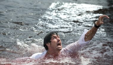 Nyt suoratoistossa: K18-kauhuleffa tarjoaa naurettavan määrän paljasta pintaa ja raakuuksia