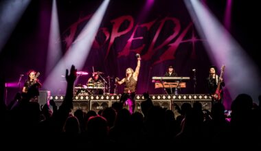 Suomirockin ikonit Turussa - kuvat Popedan ja Pelle Miljoonan keikalta