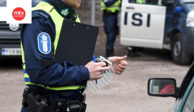 Juopunut 15-vuotias törmäili mönkijällä Oulussa