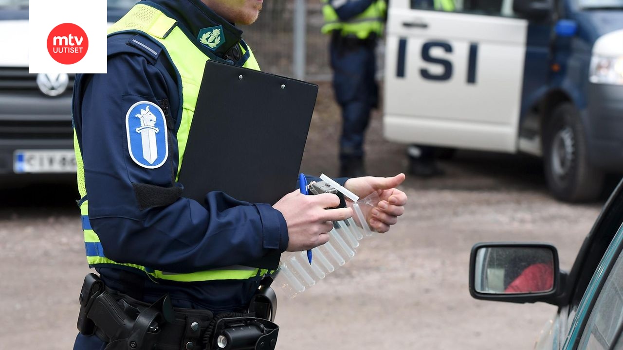 Juopunut 15-vuotias törmäili mönkijällä Oulussa