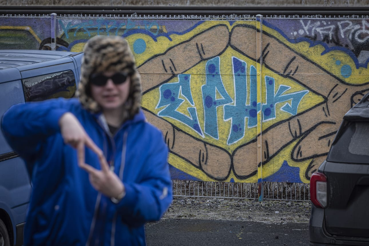 PiDE esittelee Etelä-Pohjanmaalaisen räppikäsimerkin, "EP:n timantin". Merkin selän taakse on maalannut Ristusmäki.