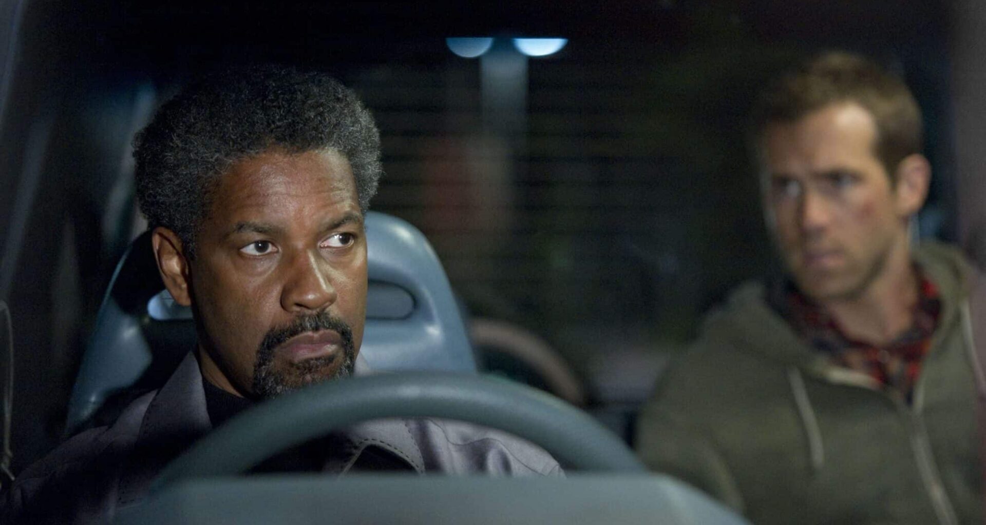 Nyt Viaplayssa: Hektisen räiskyvää ja vauhdikasta toimintaa – Denzel Washington ja Ryan Reynolds tähtinä