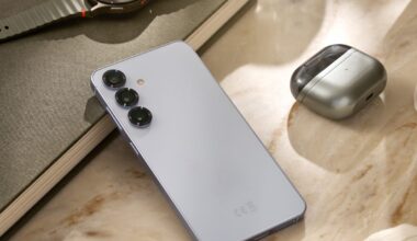 Kuvassa Samsung Galaxy S25.