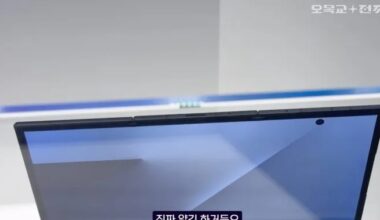 Auki taitettuna Galaxy Z TriFold on ohut.