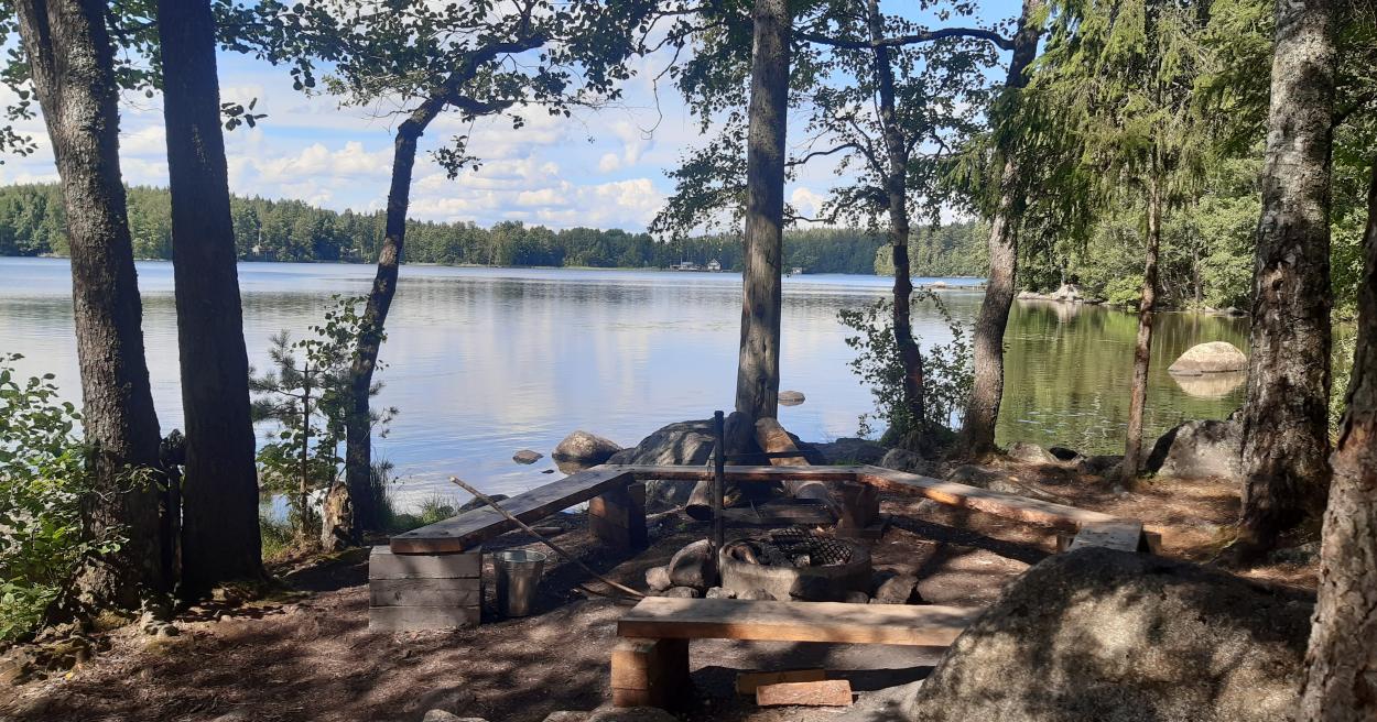 Retkeilypalvelut ja retkeilyn kehitysohjelma [Tampereen kaupunki - Luonto ja ympäristö - Luonnossa liikkuminen