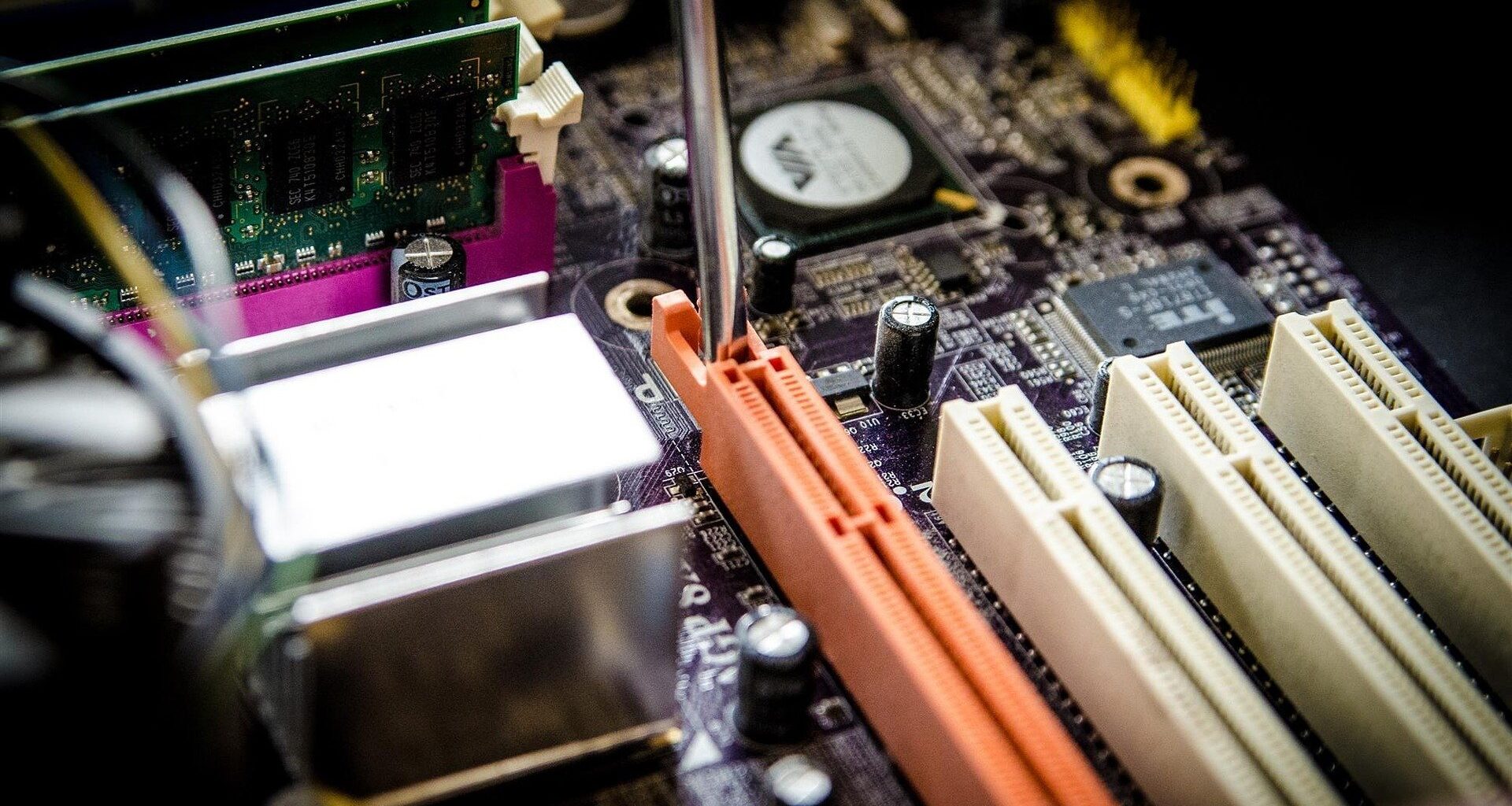 Internet oli rikki: Mikä meni pieleen?