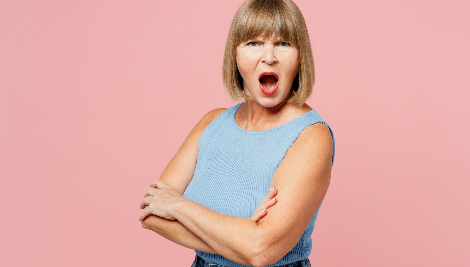 Koiranulkoiluttajalle raivostuminen koitui kalliiksi suomalaisnaiselle Floridassa – karkotus uhkaa