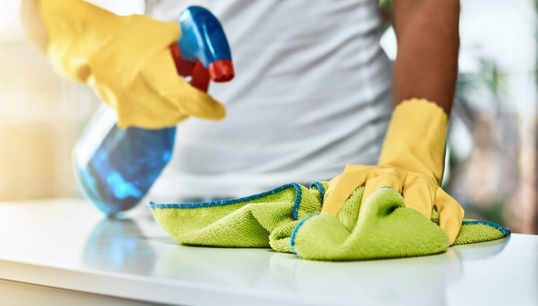 "Kloriitti ei kuulu kotisiivoukseen" –ammattisiivoojat varoittavat liiallisesta kemikaalien käytöstä