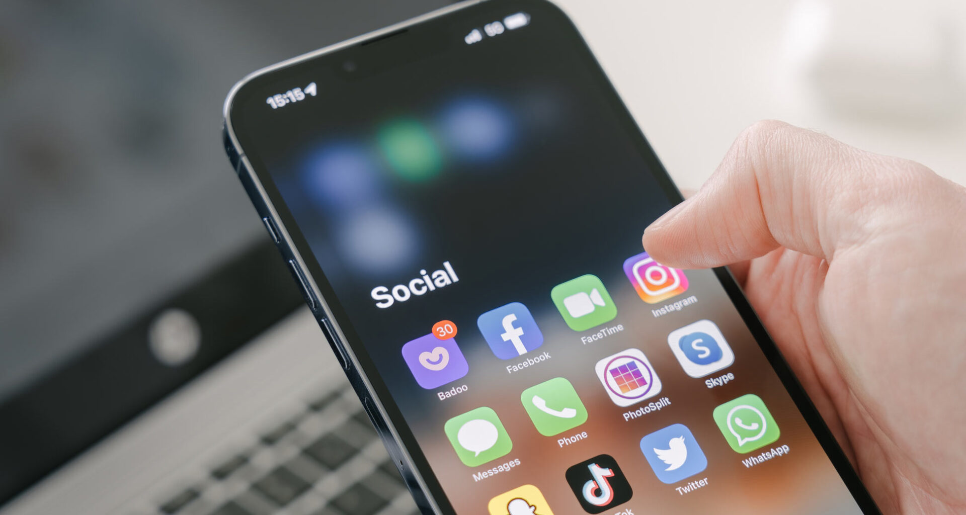 Mtä somessa saa toisesta ihmisestä sanoa? Juristi vastaa