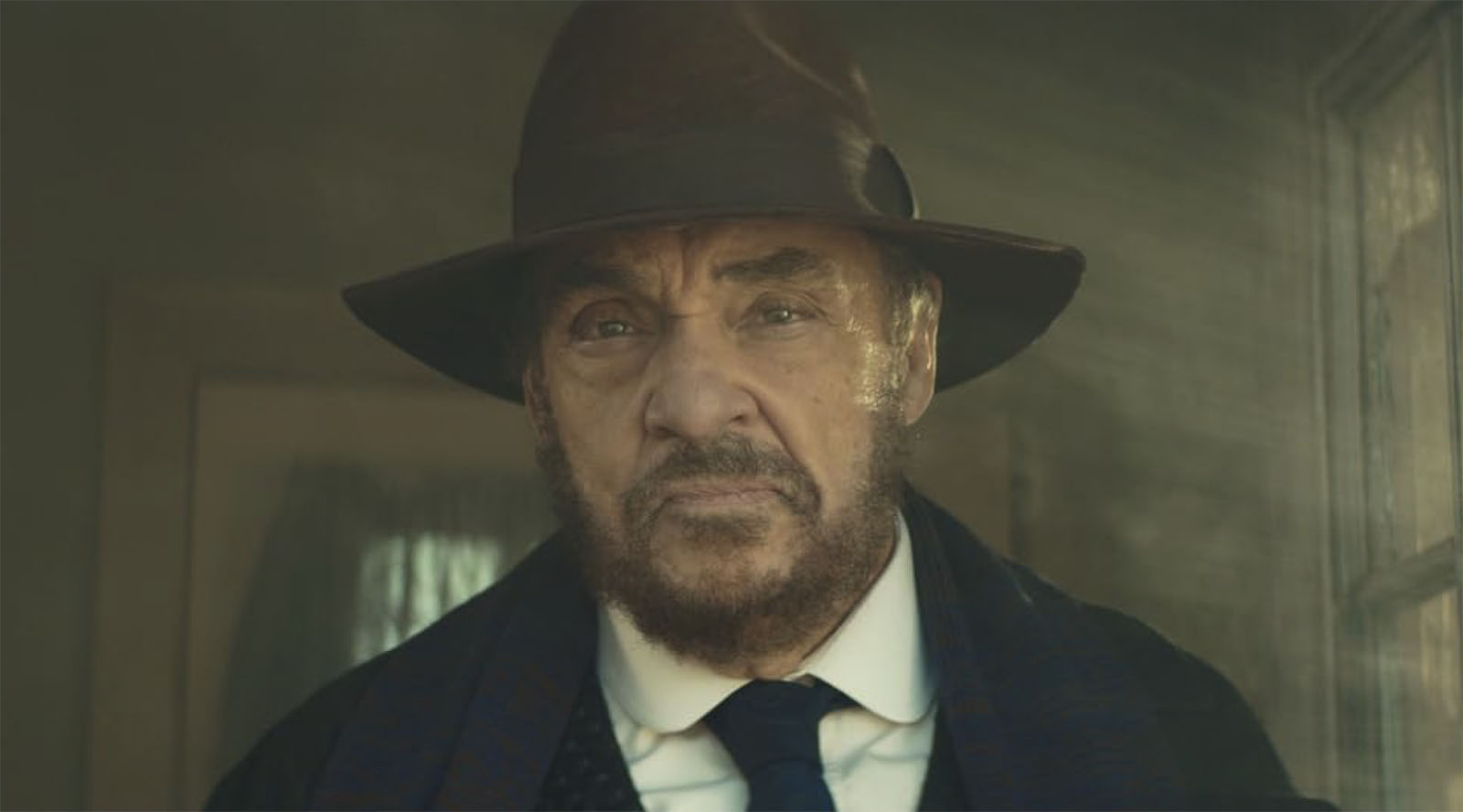 Uhrilampaat-pahis ja Indy-elokuvien parrakas jässikkä oudossa seikkailuelokuvassa – Katso traileri täältä