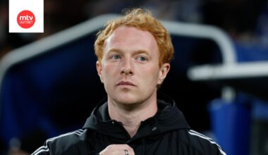 Stevie Grieve neuvottelee ruotsalaisseura Helsingborg IF:n kanssa.