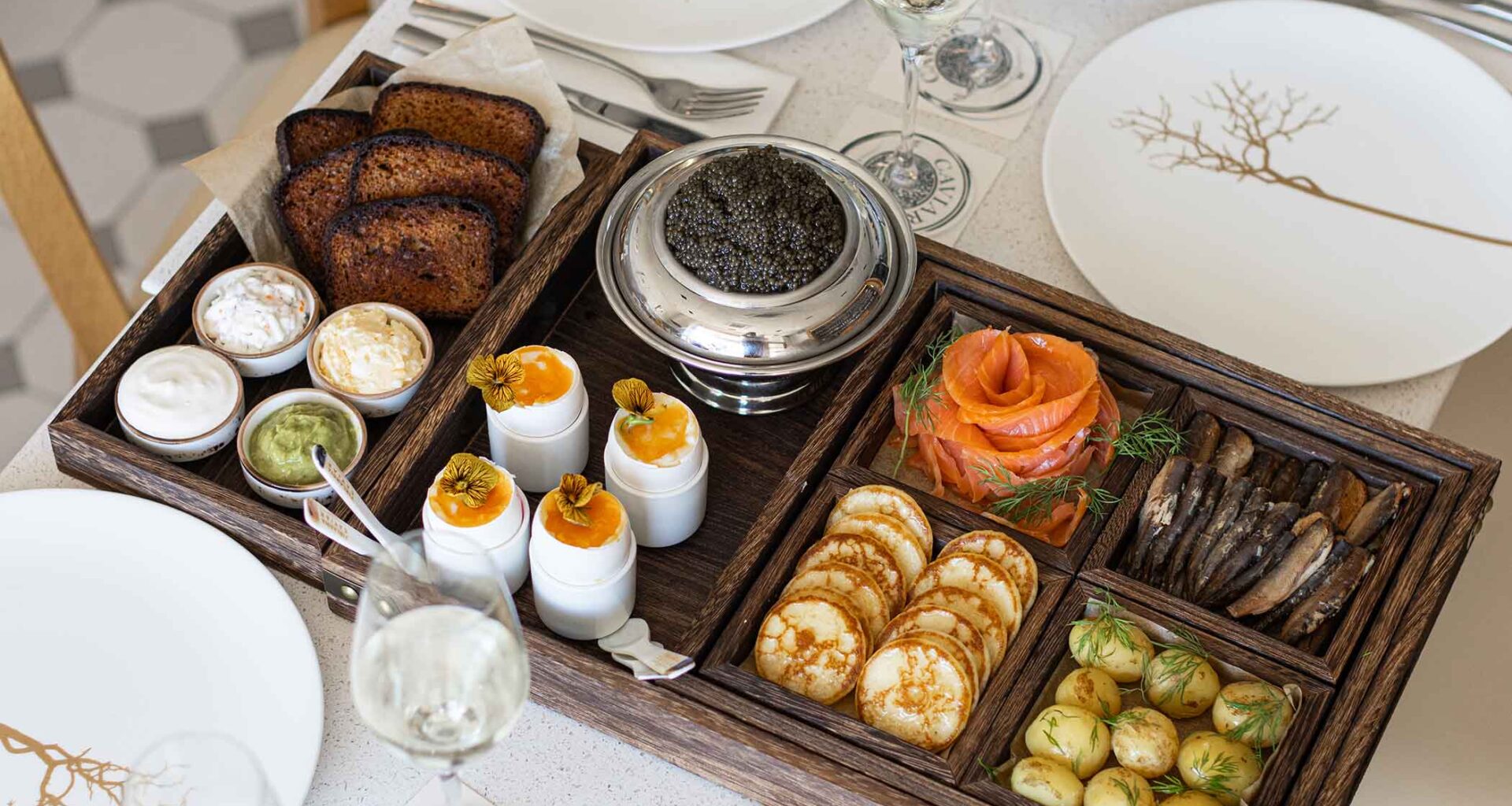 Aamun ensimmäinen ateria 550 euroa – onko tämä Suomen kallein aamiainen?