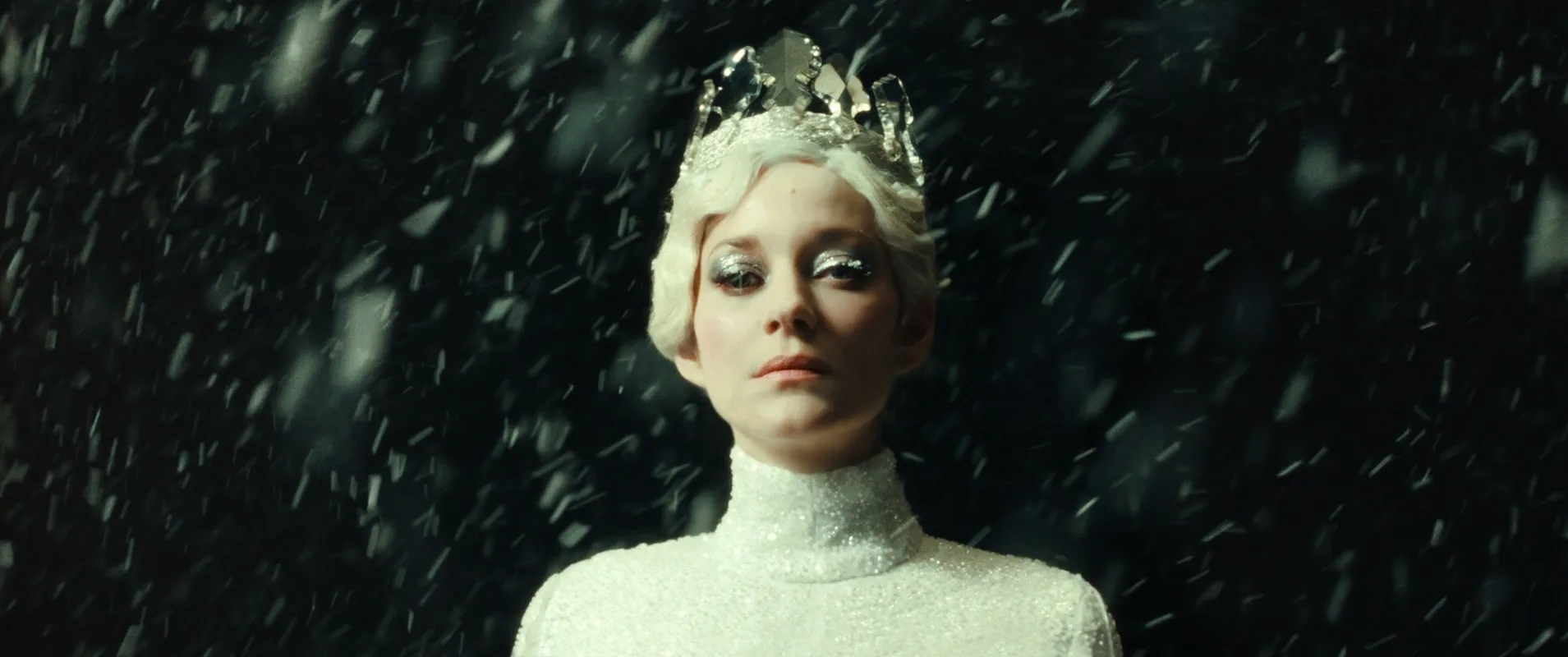 Night Visions täräyttää luun kurkkuun: Suomessa kuvattu Luc Bessonin Dracula, synkeä fantasia The Ice Tower, Nic Cagen surffaritrilleri