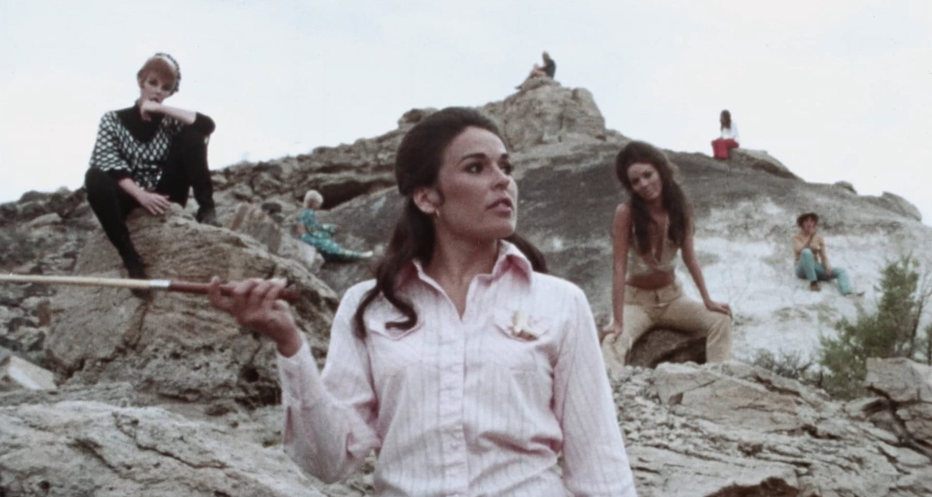 Vain aikuisille: Ilmaiskatselussa brutaali eksploitaatiolänkkäri – armoton naisjoukko hallitsee autiomaata