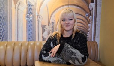 Kuhmolaislähtöinen Ainoa tähtää musiikillaan tähdeksi – biisintekijäkumppanina on menestysbändistä tuttu puoliso