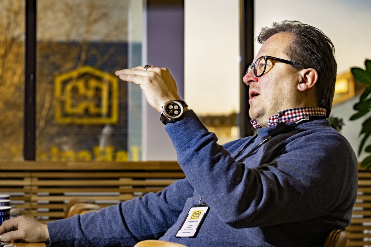 "Tämä on vanhemman ihmisen kunnioittamista" – Janne Ylinen avaa HalpaHallin alkoholiratkaisun taustoja