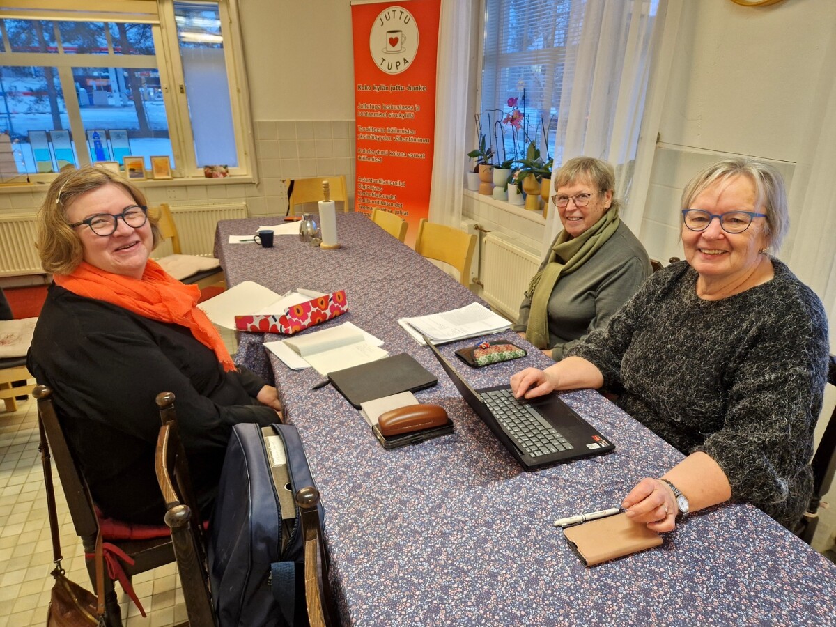 Mitä tekee Juttutupa 100000 eurolla? Laittaa ruokaa ja torjuu yksinäisyyttä