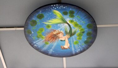 Suomussalmelaisen Leena Juntusen Pienistä palasista -taidenäyttely kutsuu Galleria Kieppiin