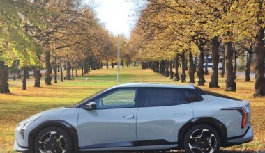 Kia EV4:n ajo-ominaisuudet ovat kunnossa, mutta varoittimien pimputus ja tehottomat valot droppaavat tunnelmaa