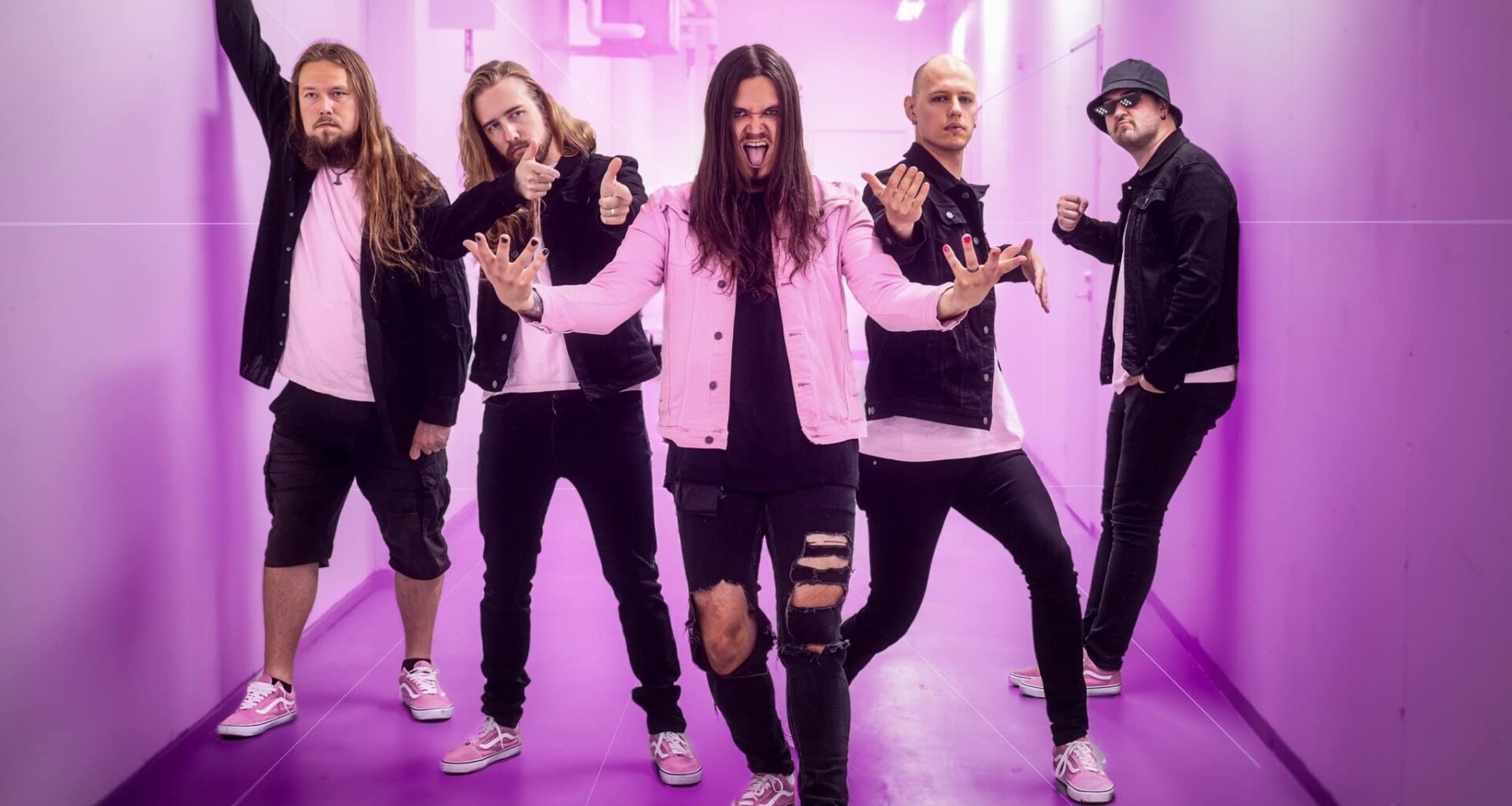 "No niin jätkät, rokataas niin että kyrpä räjähtää!” -haastattelussa vuoden kovimpiin tulokkaisiin lukeutuva VAASA PALAA