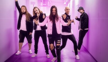 "No niin jätkät, rokataas niin että kyrpä räjähtää!” -haastattelussa vuoden kovimpiin tulokkaisiin lukeutuva VAASA PALAA