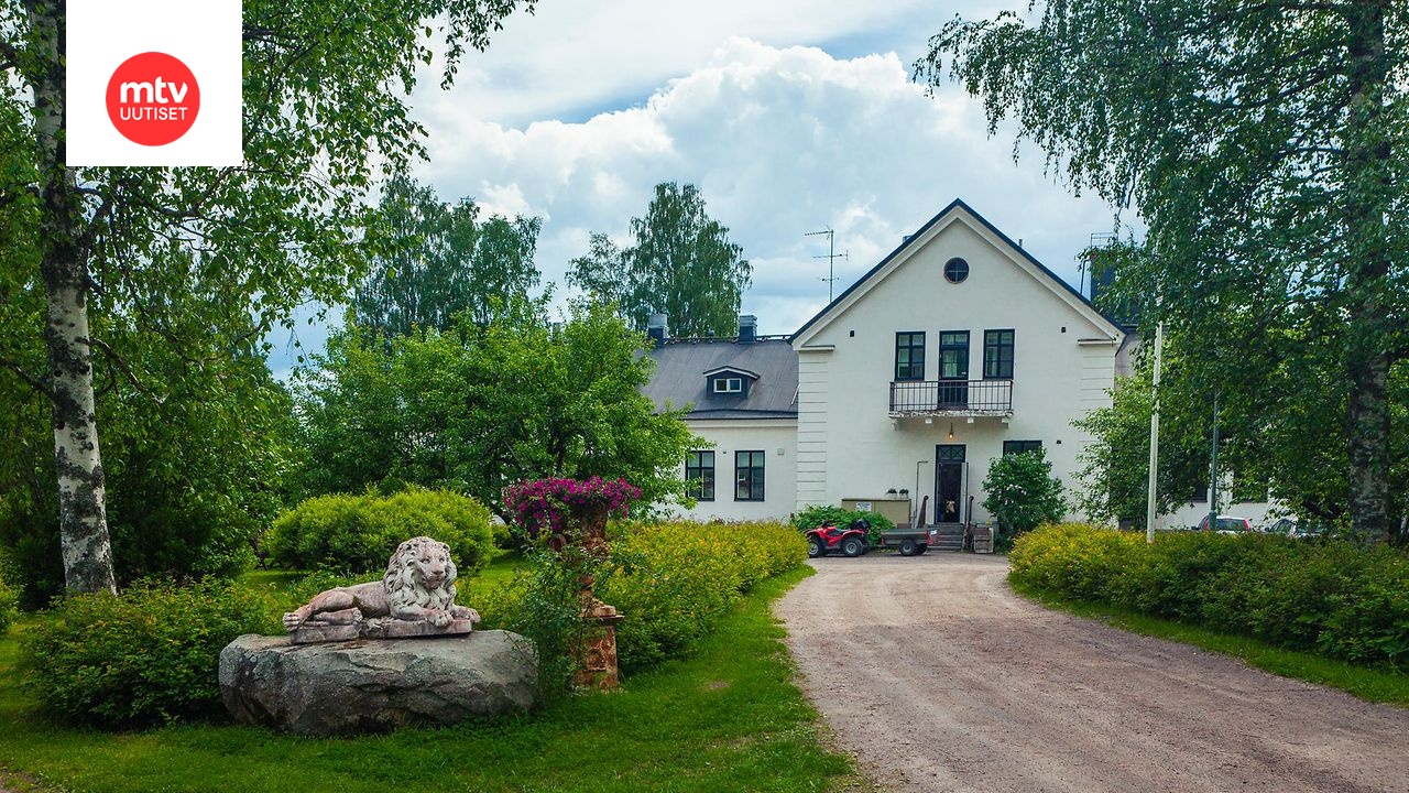 Vain elämää -ohjelma jättää Satulinnan taakseen ja suuntaa kohti uutta kuvauspaikkaa.