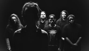 Vulvodynian vaikeudet jatkuvat - vain viikkoja bändissä olleesta laulajasta esitetty vakavia syytöksiä, jätti kiertueen kesken