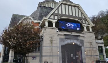 Pokeripöytä biittaa politiikan | Sijoitustieto.fi