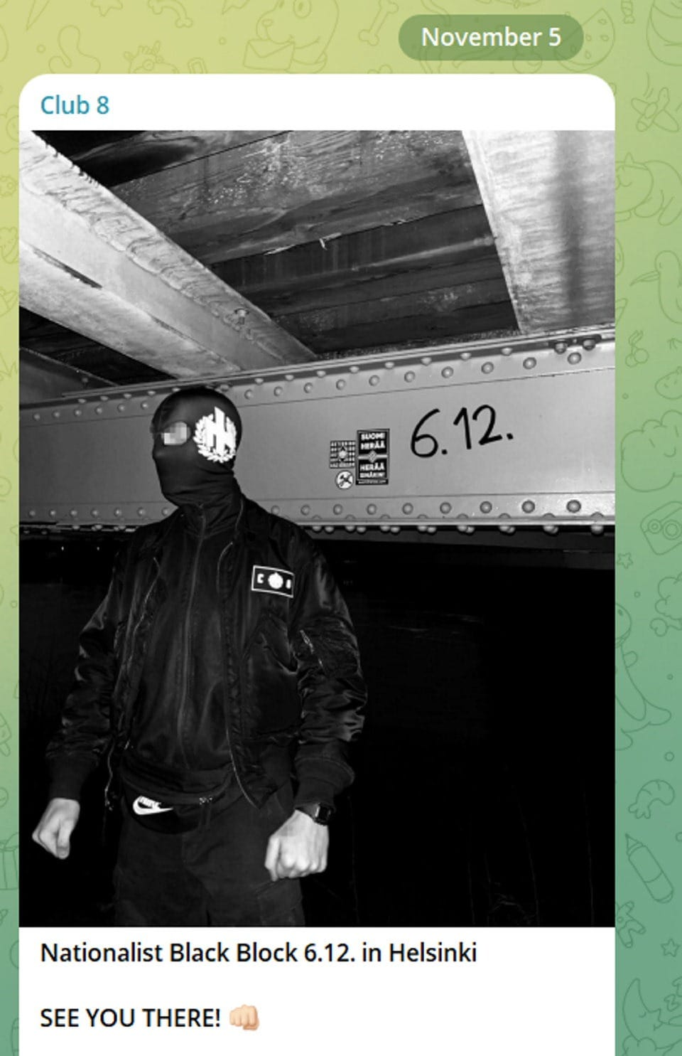 Näyttökaappaus Club 8 -verkoston Telegram-kanavan julkaisusta marraskuulta 2025. Julkaisussa mainostetaan itsenäisyyspäivän mielenosoituksen mustaa blokkia. Kuvassa naamioitunut ja verkoston logoilla sonnustautunut aktivisti.
