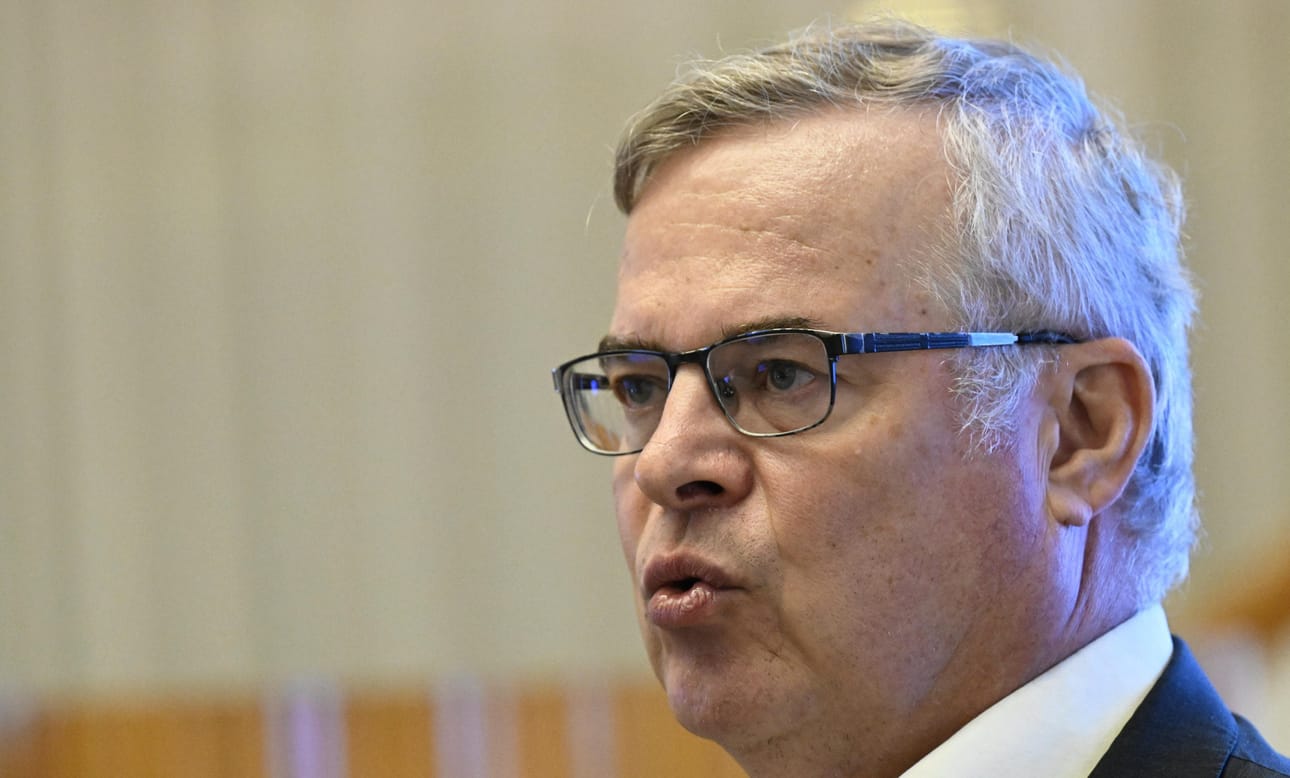 Kelan pääjohtaja Lasse Lehtonen pyytää anteeksi sanavalintojaan.