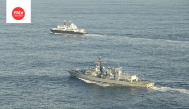 Venäjän vakoojalaiva Yantar on kuvassa loitompi alus.