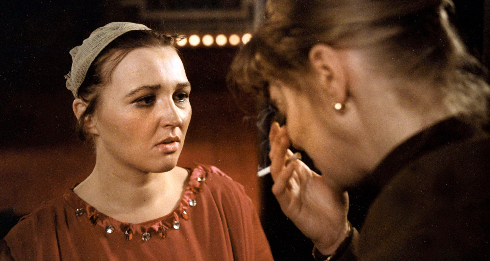 Jäähyväiset ammentaa Vivica Bandlerin nuoruusmuistoista