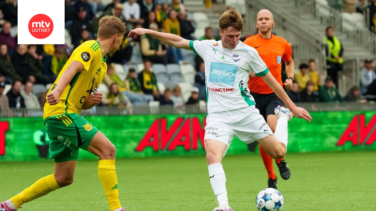 Vasenjalkainen Niilo Kujasalo vahvistaa KuPSin keskikenttää.