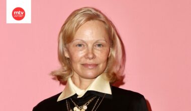 Pamela Anderson kertoo Voguen haastattelussa, että haluaisi palata juurilleen ja vaihtaa sukunimensä Hyytiäiseksi.