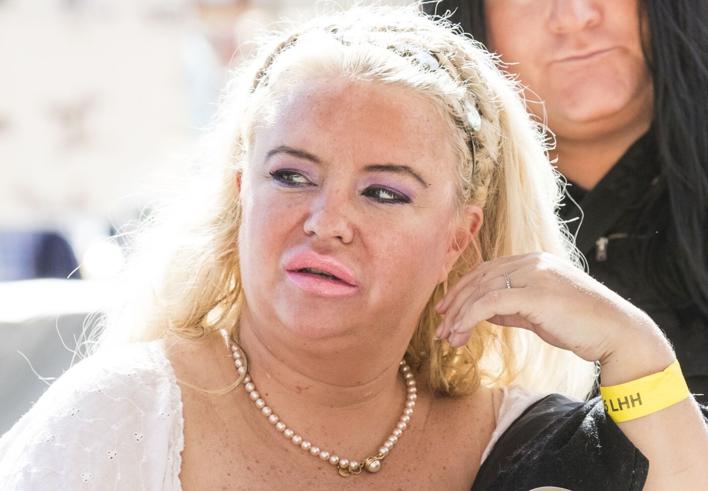 No huh! Johanna Tukiainen repäisi - tätä hän nyt kauppaa