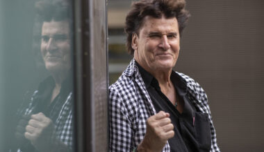 IL: "Hän on niin nopea, avaa paskapöntöt ja kaikki" – Frederik, 80, hehkuttaa uutta nelikymppistä rakastaan