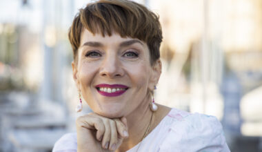 Maria Veitola yökyläilee jälleen – katso, kenen luona vieraillaan tulevalla juhlakaudella